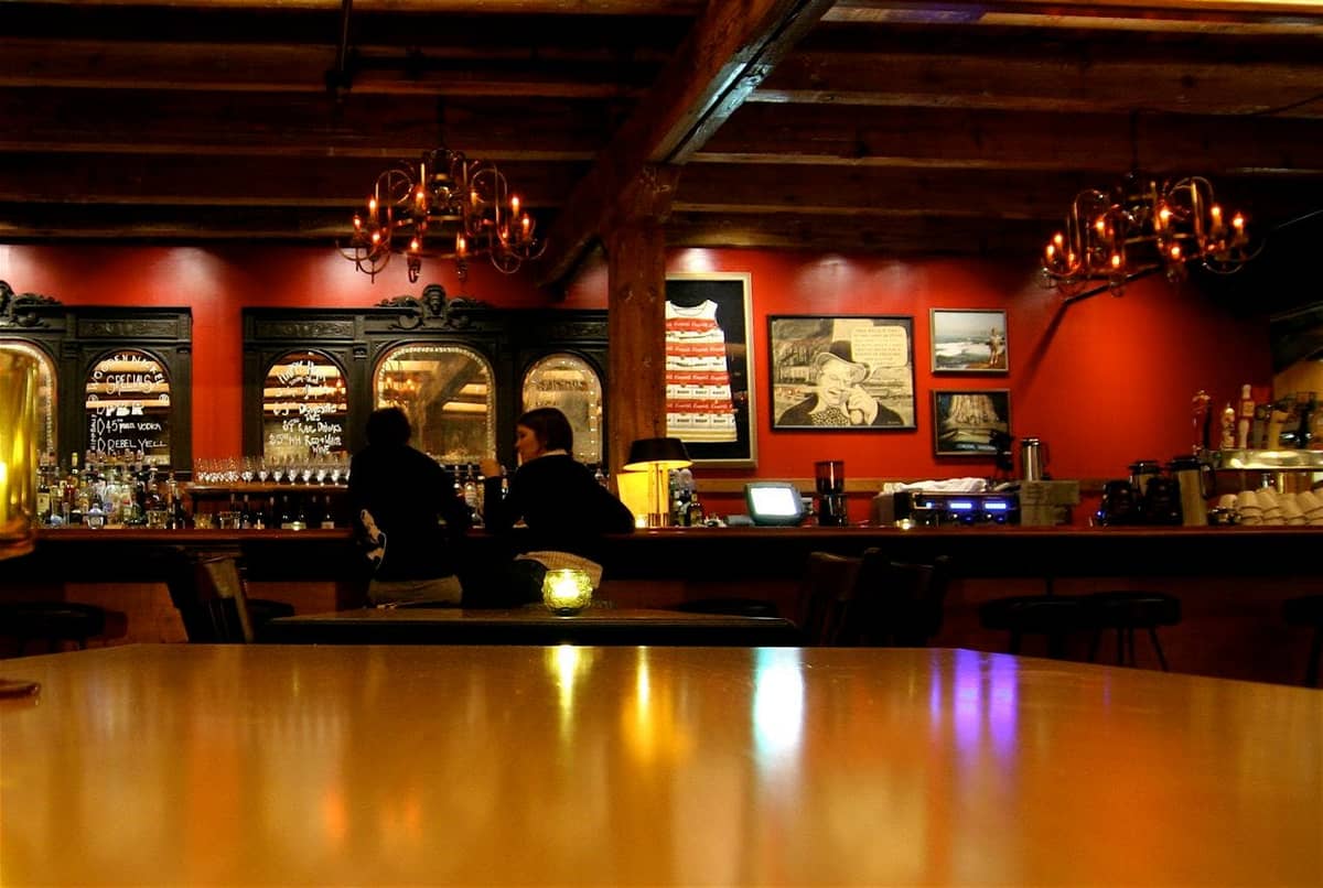 Mirror Lounge & Club